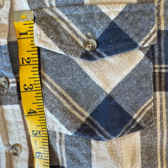 RSQ Large Scale Flannel. All over pattern. Button front. Long sleeves. Xsmall - Picture 7 of 11